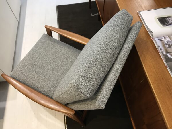 Genuine Parker RECLINER armchair PAIR available - Image 5