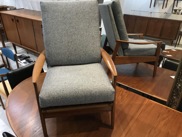 Genuine Parker RECLINER armchair PAIR available - Image 2