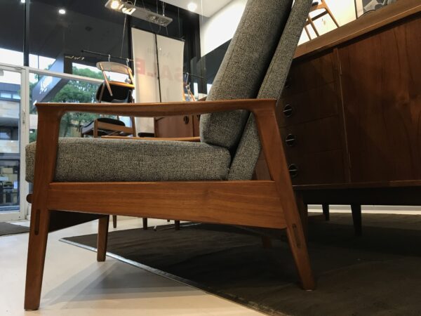 Genuine Parker RECLINER armchair PAIR available - Image 4