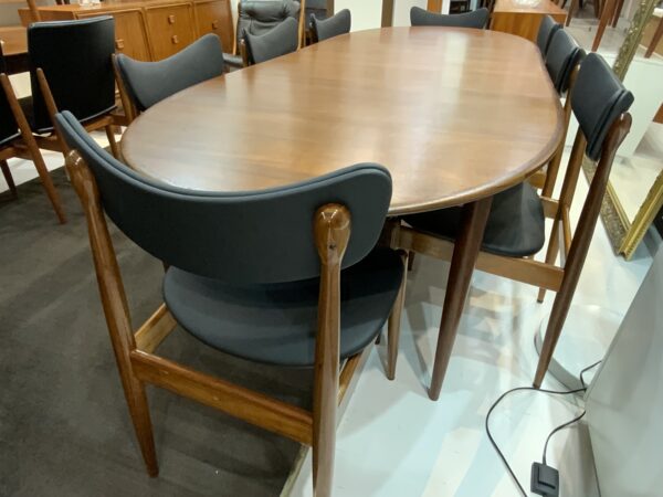 PARKER 107 Spade Back Chairs - Image 9