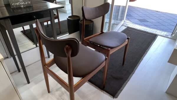 PARKER 107 Spade Back Chairs - Image 6
