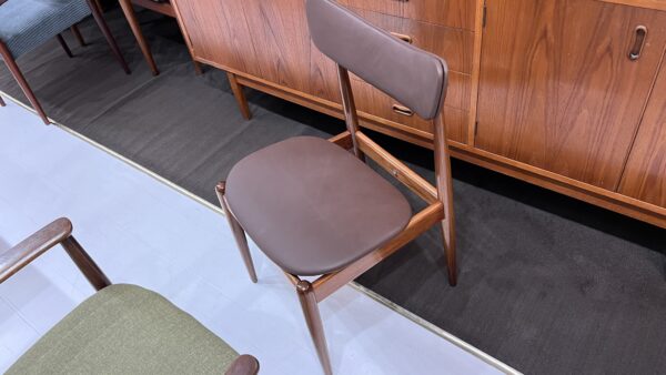 PARKER 107 Spade Back Chairs - Image 8