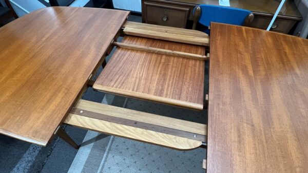 Parker Extendable Oval dining table - Image 2