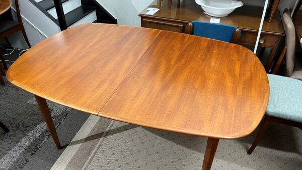 Parker Extendable Oval dining table - Image 3