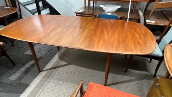 Parker Extendable Oval dining table - Image 4