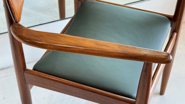PARKER NORDIC Chairs (6 including 2 Carvers) - Image 6