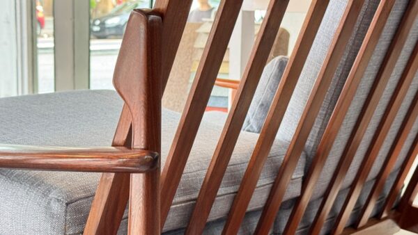 Beautiful Mid-Century 2-Seater Sofa with Slats Back