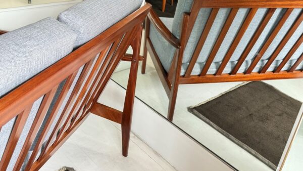 Beautiful Mid-Century 2-Seater Sofa with Slats Back - Image 2