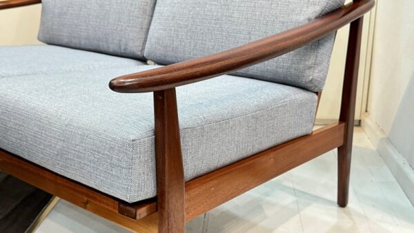 Beautiful Mid-Century 2-Seater Sofa with Slats Back - Image 3