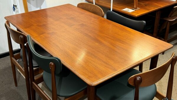 Parker Nordic Dining Table