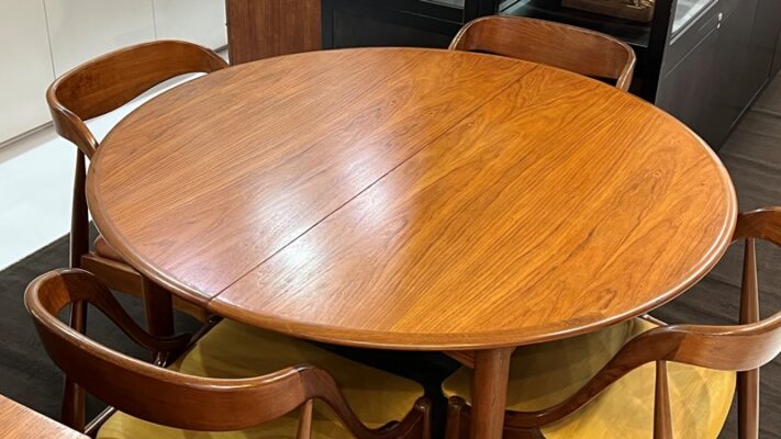 Genuine Parker Round Extendable Table
