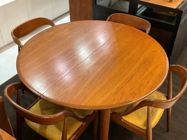 Genuine Parker Round Extendable Table - Image 6