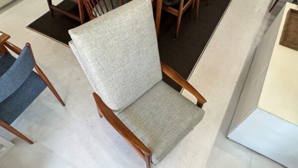 Parker RECLINER armchair - Image 2