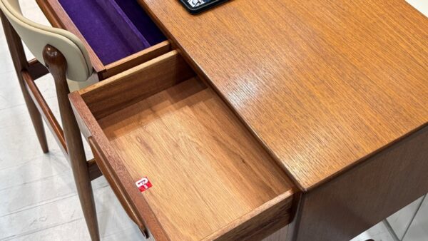Mid-Century DESK by Victor Wilkins for G-Plan - Image 3