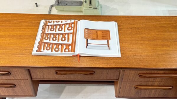 Mid-Century DESK by Victor Wilkins for G-Plan - Image 6