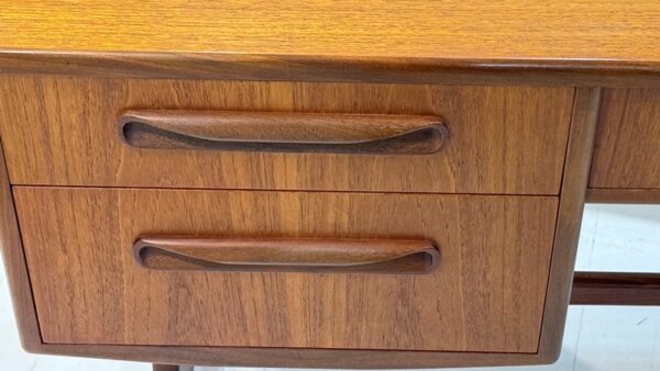 Mid-Century DESK by Victor Wilkins for G-Plan - Image 7