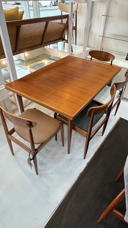 Parker Extendable Rectangular Table - Image 4
