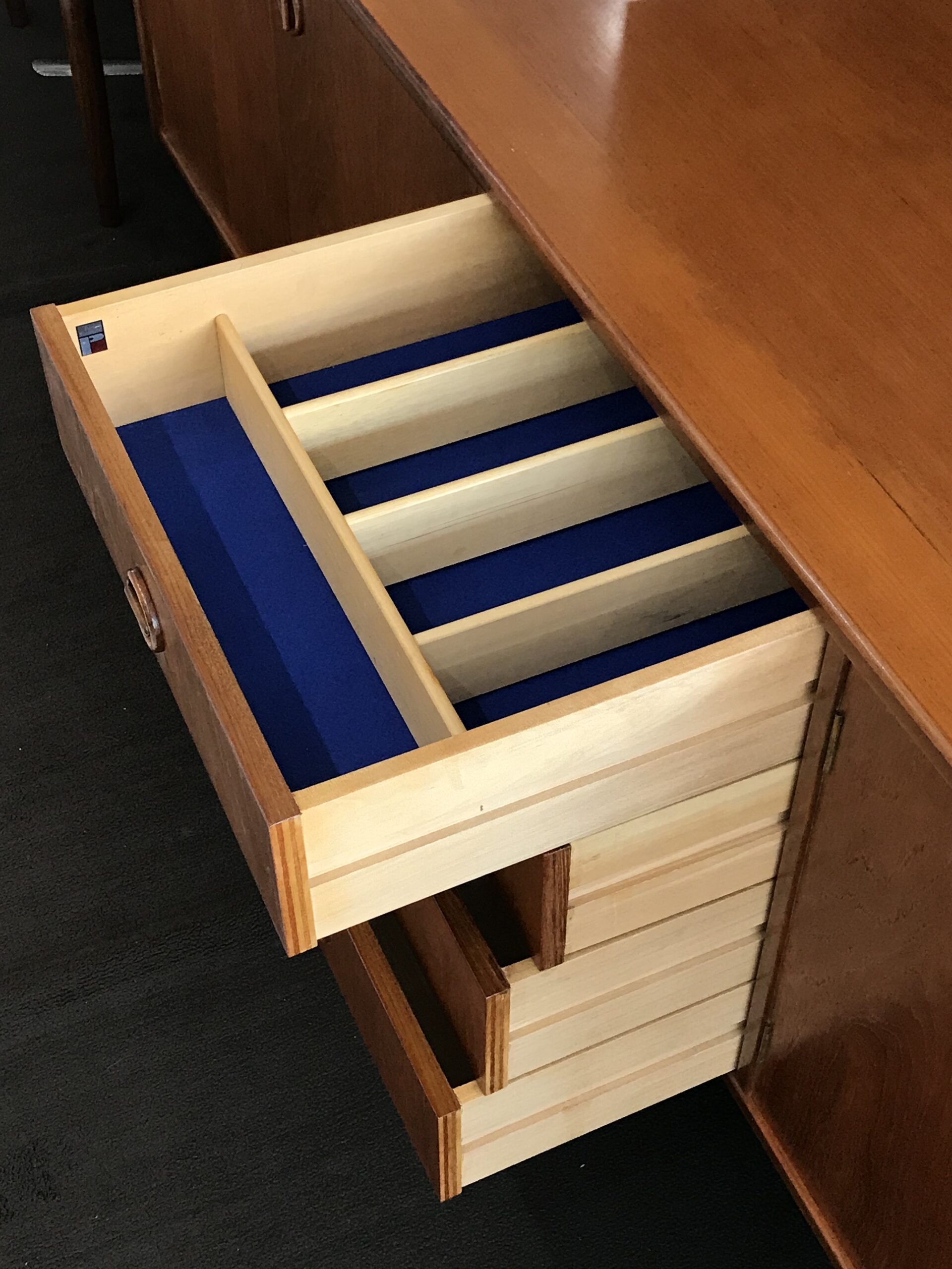 Mid Century XL Parker Cat’s-Eye Sideboard - Image 5